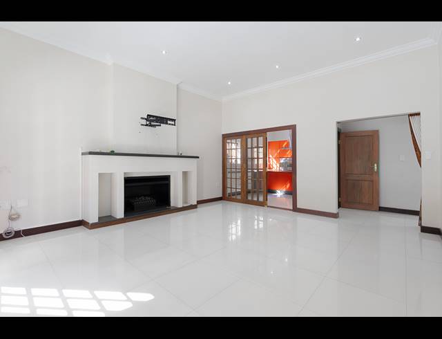 5 BEDROOM HOUSE FOR SALE IN BRYANSTON